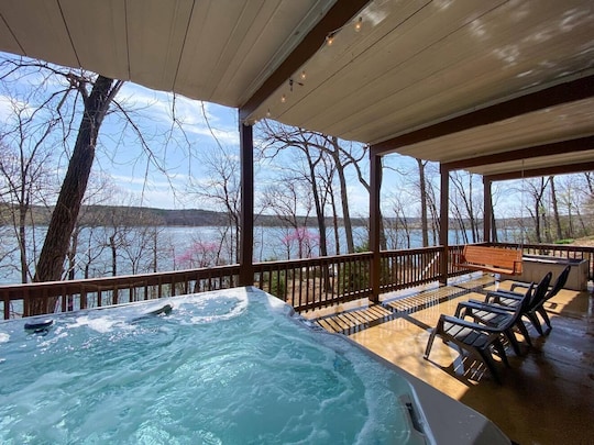 Beaver Lakefront Luxury