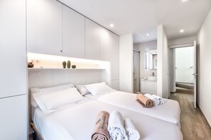 2 bedrooms, in-room safe, iron/ironing board, free WiFi