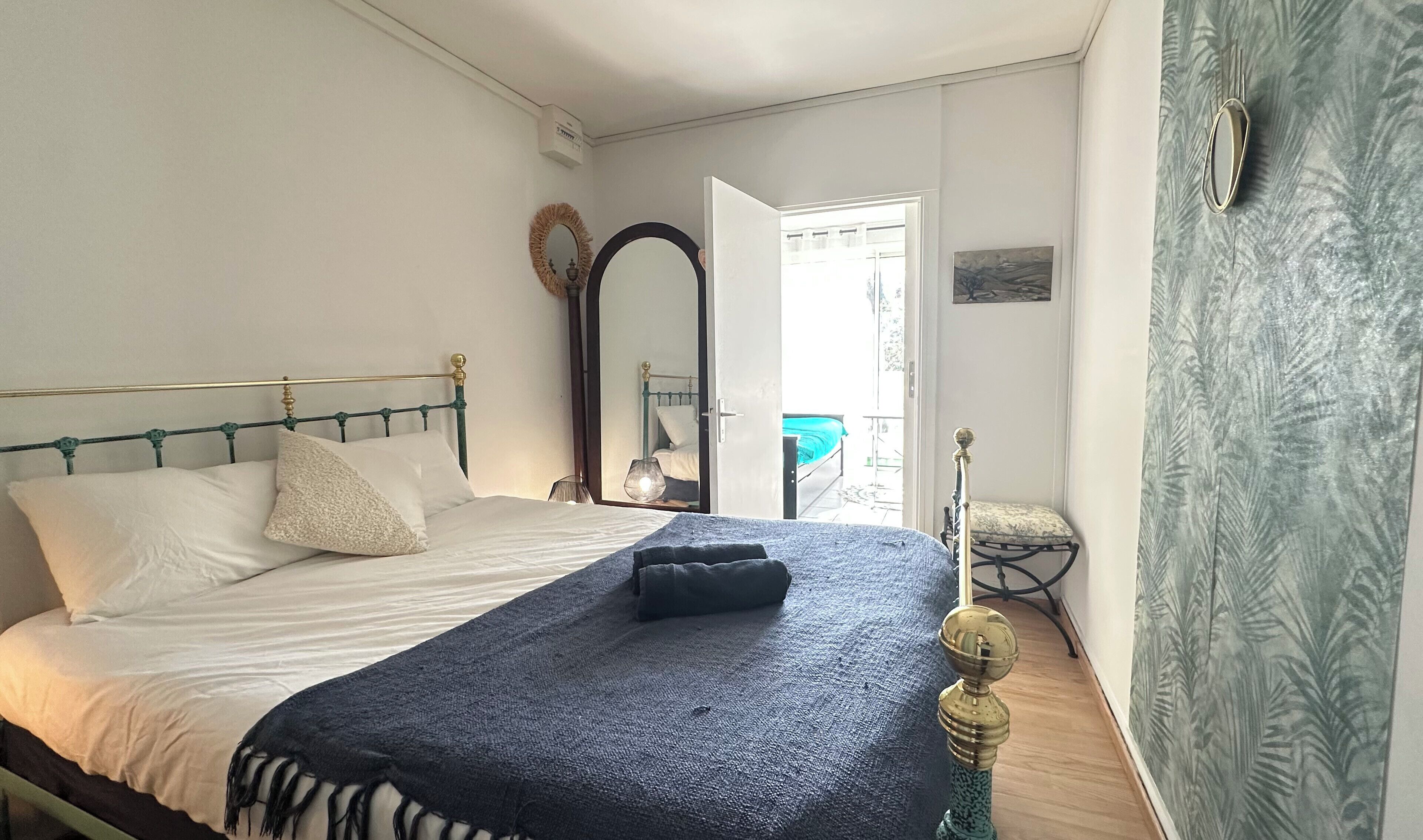 2 bedrooms, iron/ironing board, bed sheets