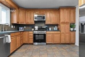 Private kitchen - Jewel of the Lake, 5 Bedroom Family Home w Garage (Anchorage)