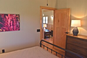 Laptop workspace, free WiFi