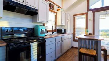 Rumah, Beberapa Tempat Tidur, patio, pemandangan gunung (Monte Mahala) | Dapur pribadi | Lemari es, microwave, oven, dan kompor