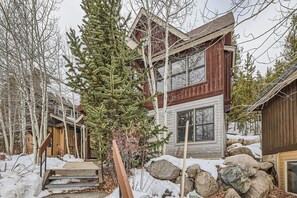 Exterior - Elevated Comfort: A Spacious Mountain Home with Stunning Views (Keysone)