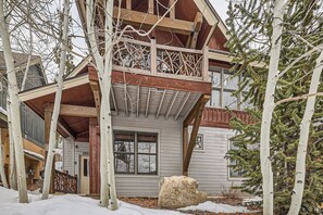 Exterior - Elevated Comfort: A Spacious Mountain Home with Stunning Views (Keysone)