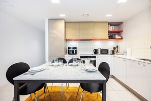 Executive-Apartment, Stadtblick | Eigene Küche