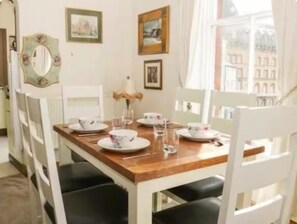 Apartment | Dining