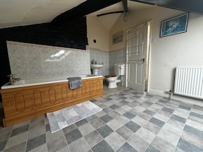 Apartment | Bathroom