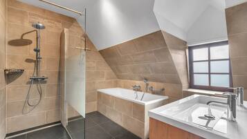Villa | Bathroom