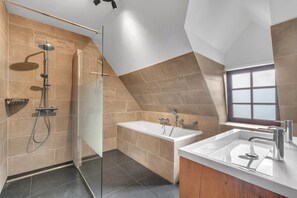 Villa | Badezimmer