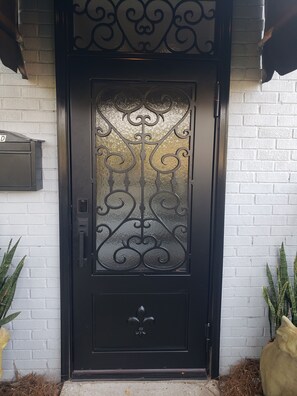 Exterior detail - Welcome Travelers: the parade route, downtown Mobile, and BFM are all right here (Mobile)