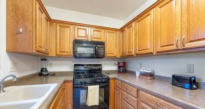 Charming 2bed, 1.5bath home with fire pit, near trails, dining, and key landmark