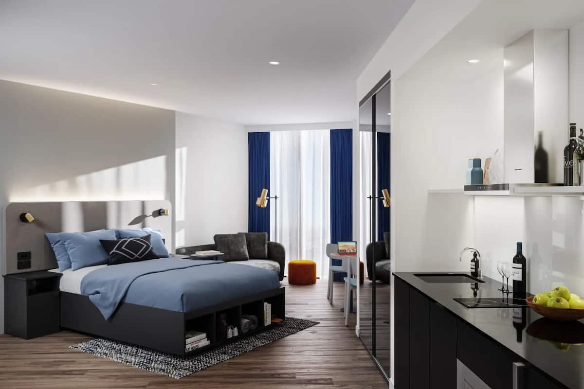 Studio, 1 Queen Bed, Non Smoking | 1 bedroom, blackout drapes, iron/ironing board, free WiFi