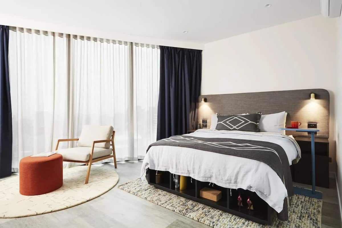 1 bedroom, blackout drapes, iron/ironing board, free WiFi