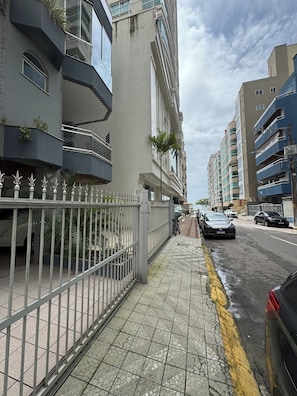 Property grounds - Apartment 1 min from the beach (Centro Itapema)
