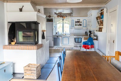 Family Friendly Cottage by the Lake in Småland – Perfect for Large Groups   SE06078