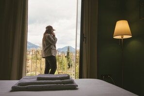 Familiekamer, uitzicht op meer | Hypoallergeen beddengoed, een minibar met enkele gratis items