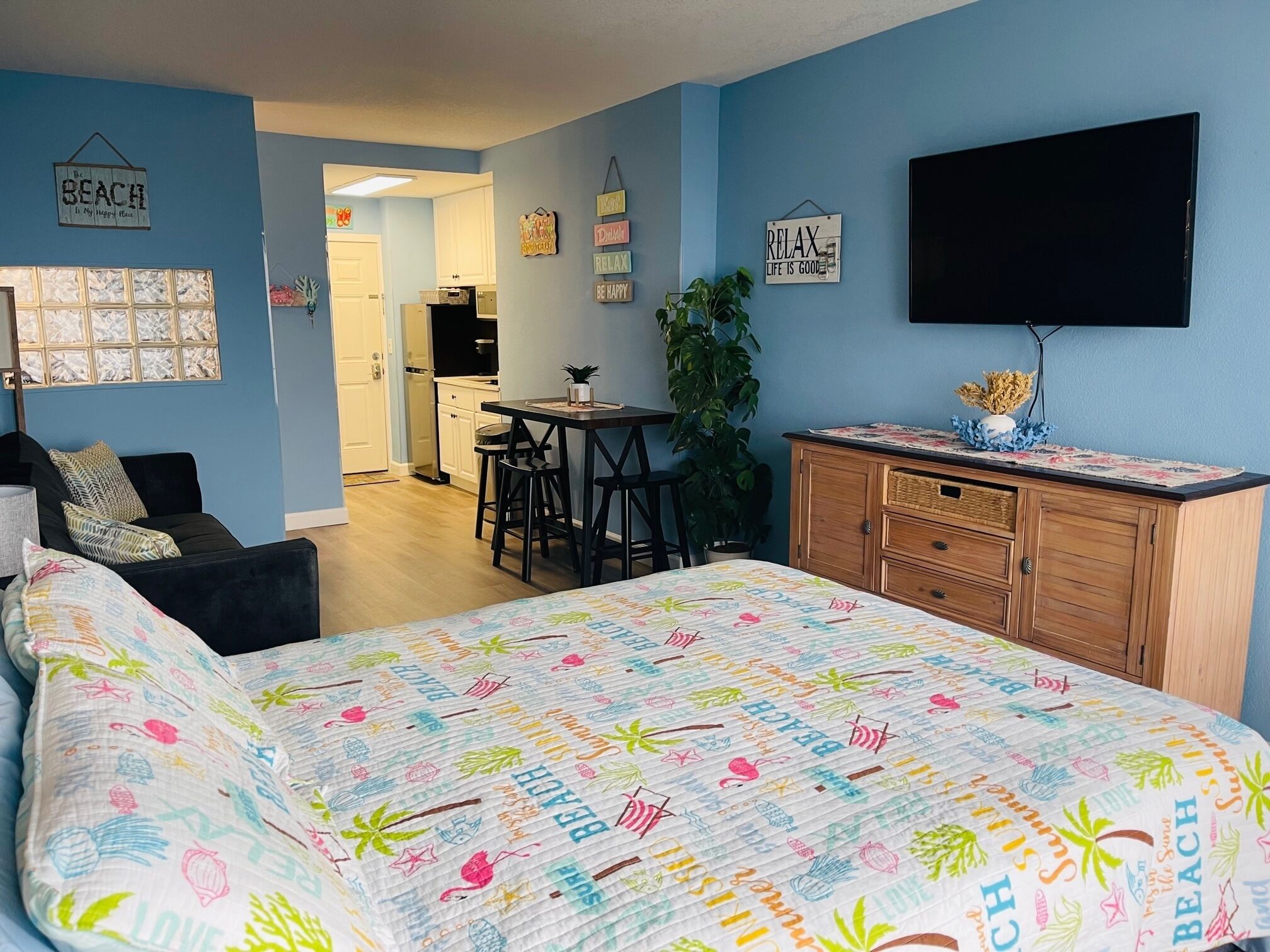 In-room safe, free WiFi, bed sheets