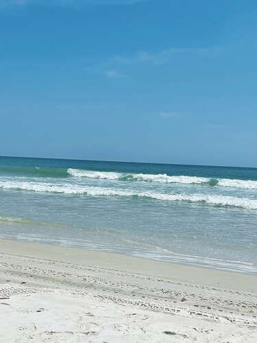 Oceanview Condo-Clean & Comfy-WIFI in Daytona Beach Shores