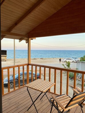 Property grounds - Denize sıfır, manzaralı ve teraslı iki katlı mini villalar. (Antalya)