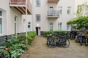 Exterior - Blueground | Prenzlauer Berg, balcony & elevator (Berlin)