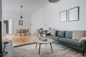 TV, stereo - Blueground | Prenzlauer Berg, balcony & elevator (Berlin)