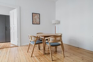 Dining - Blueground | Prenzlauer Berg, balcony & elevator (Berlin)
