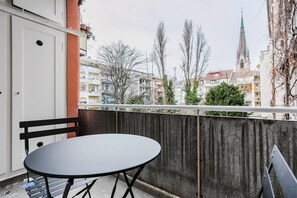 Outdoor dining - Blueground | Matthäus, balcony & w/d, nr zoo (Basel)