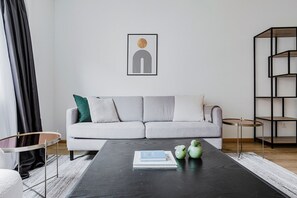 TV, stereo - Blueground | Matthäus, balcony & w/d, nr zoo (Basel)