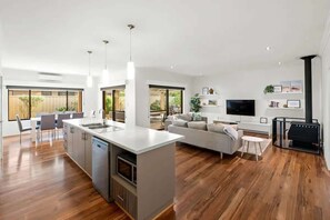 TV, fireplace - Kalima Retreat -The Ultimate Uncomplicated Holiday (Dunsborough)