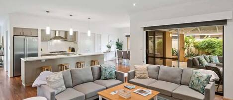 Televisión, chimenea