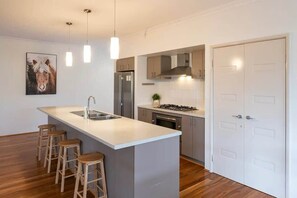 Fridge, microwave, oven, stovetop - Kalima Retreat -The Ultimate Uncomplicated Holiday (Dunsborough)