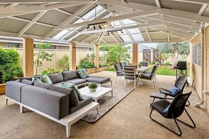 Outdoor dining - Kalima Retreat -The Ultimate Uncomplicated Holiday (Dunsborough)