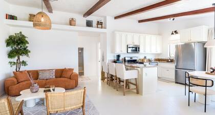 Scenic Mountain View Desert Escape. Located between Palm Springs & Joshua Tree