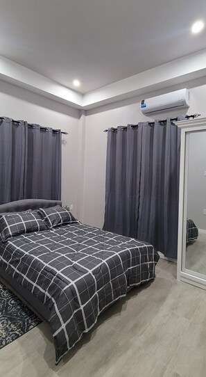 3 bedrooms, iron/ironing board, WiFi, bed sheets