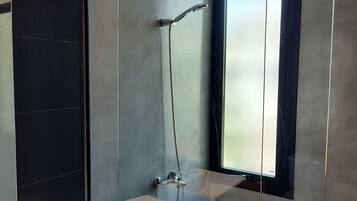 Superior Room | Bathroom shower