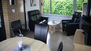 House | Exterior - Appealing Bungalow With Large Garden (Sint Maartensvlotbrug)