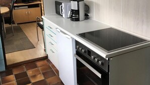 House | Private kitchen - Appealing Bungalow With Large Garden (Sint Maartensvlotbrug)