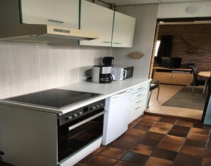 House | 2 bedrooms - Appealing Bungalow With Large Garden (Sint Maartensvlotbrug)