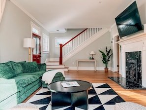 Smart TV - Mins to Downtown - Spacious Home (Greensboro)