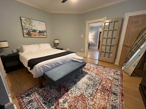 Escrivaninha, ferros/tábuas de passar roupa, Wi-Fi de cortesia