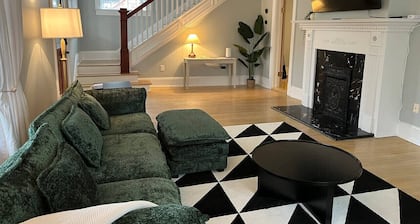 Mins to Downtown - Spacious Home