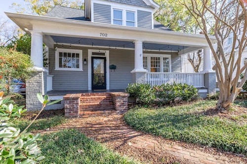 Mins to Downtown - Spacious Home