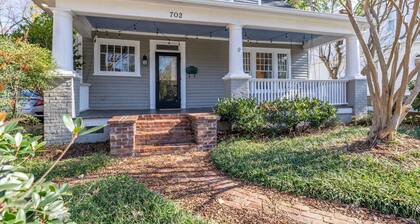Mins to Downtown - Spacious Home