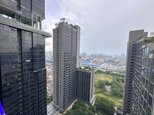 Spacious Duplex Oasis Icon City