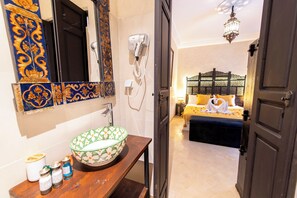 KAMIL | Bathroom | Shower, hair dryer, towels, soap - riad dar yousra  (Marrakech)