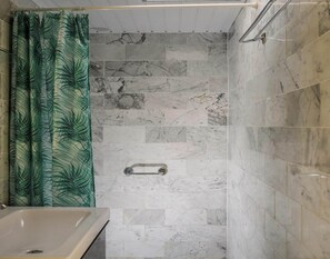 House | Bathroom - Family Bungalow With Garden (Sint Maartensvlotbrug)