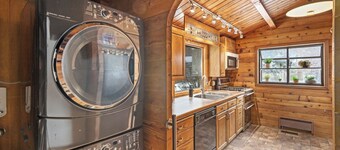 Mountain Family Cabin w/ 4 bedrooms & pool table
