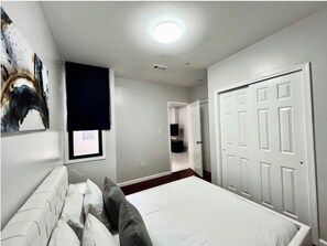 2 habitaciones, tabla de planchar con plancha, wifi y ropa de cama 