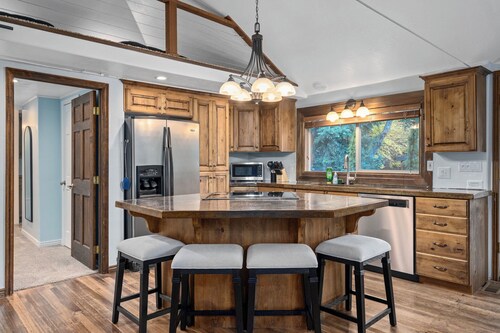 Vivian Park Retreat w/ Hot Tub Provo Canyon Getaway