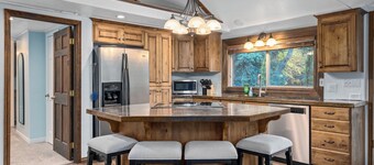 Vivian Park Retreat w/ Hot Tub Provo Canyon Getaway